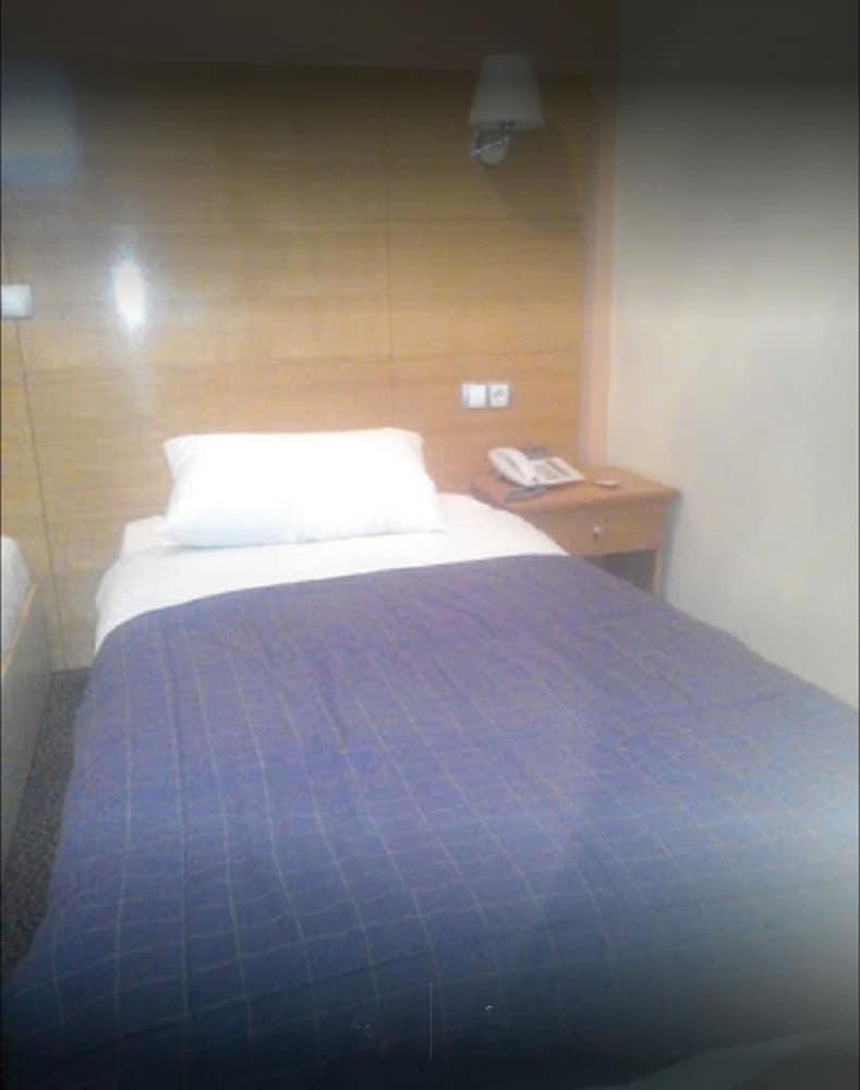 Hotel Les Zianides Tlemcen Exteriör bild