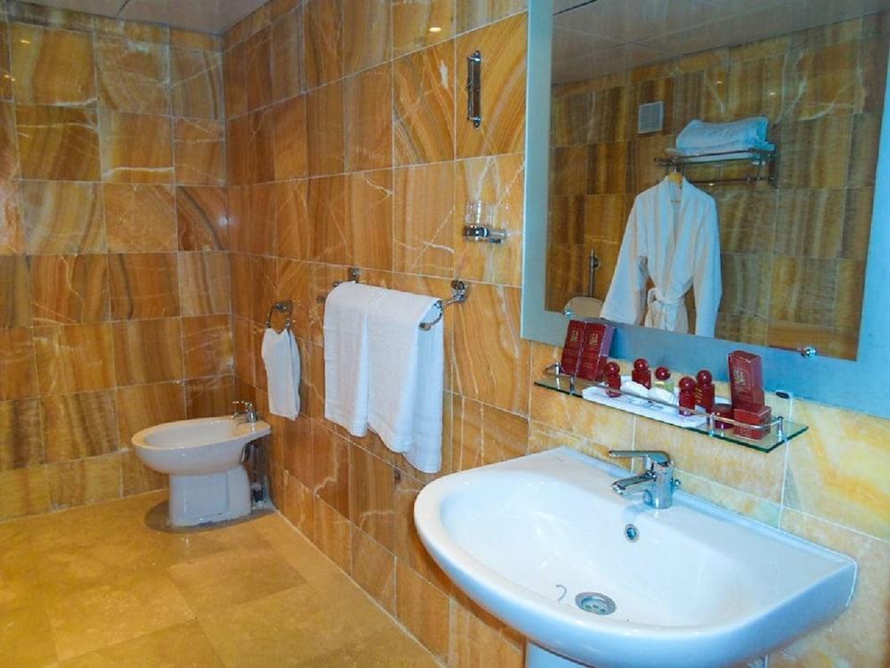 Hotel Les Zianides Tlemcen Exteriör bild